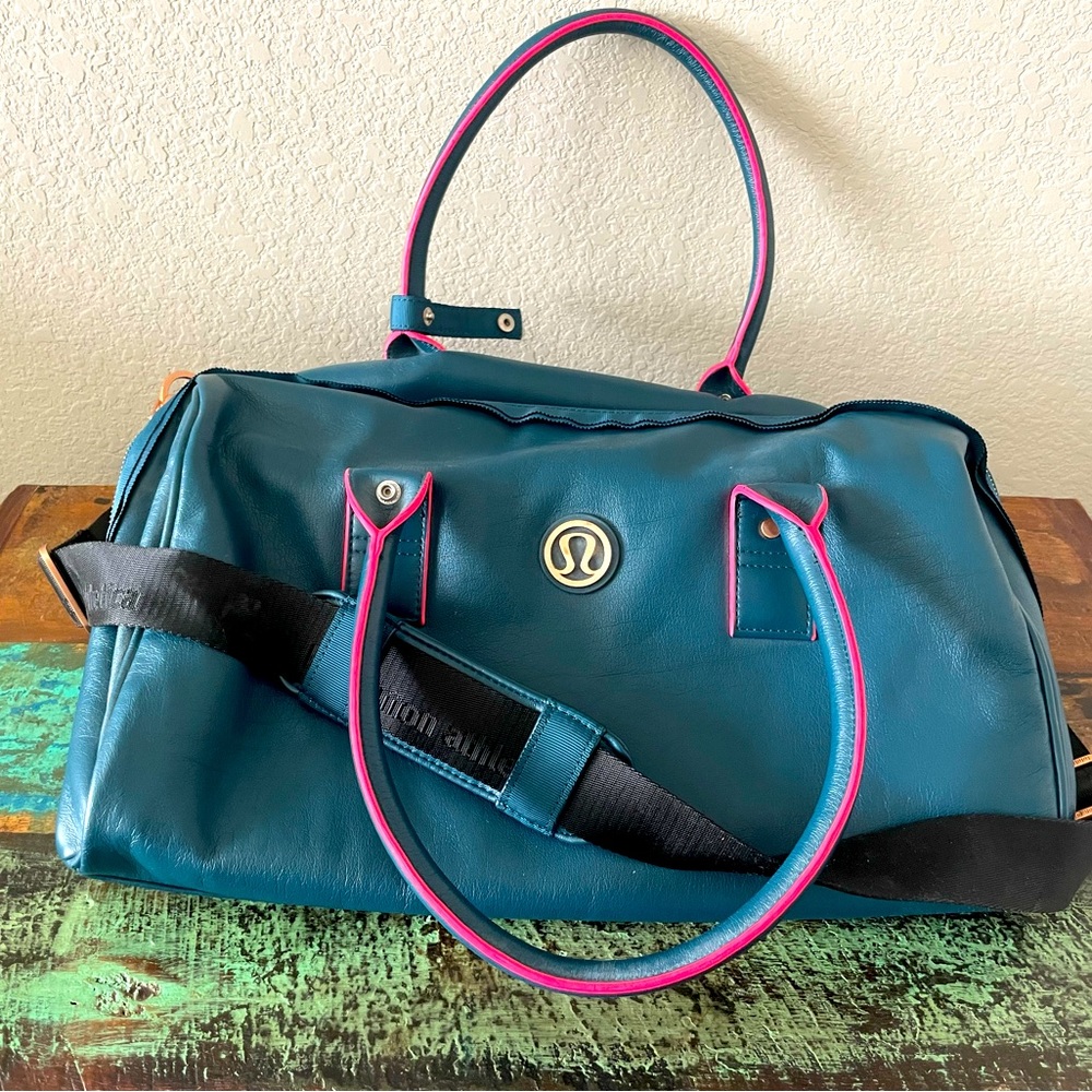 Authentic Lululemon small gym/on the go bag